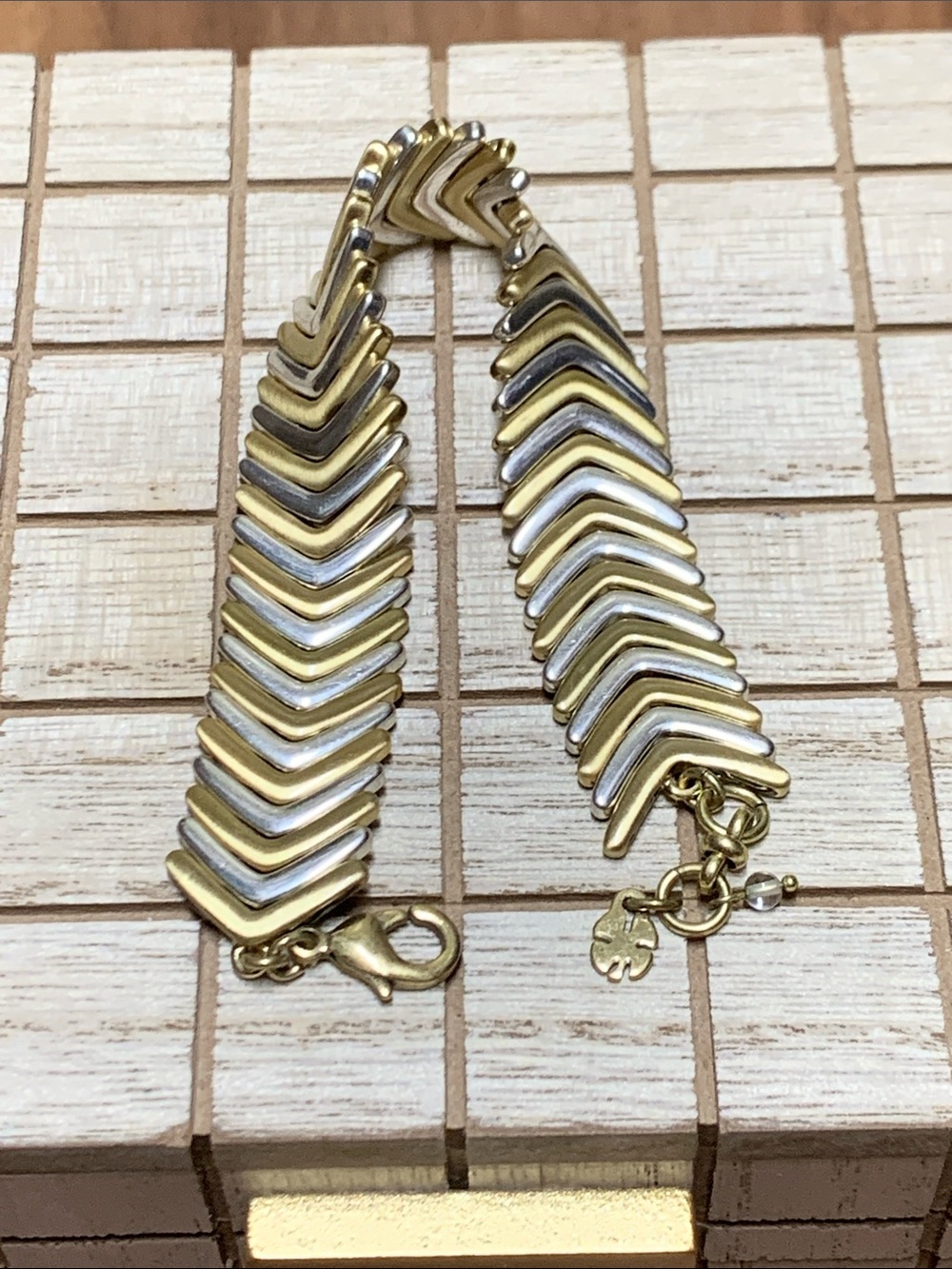 Lucky Brand Chevron Bracelet - Picture 3 of 5